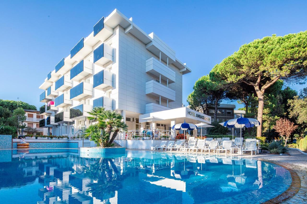 Hotel Ambassador Meuble Lignano Sabbiadoro Dış mekan fotoğraf