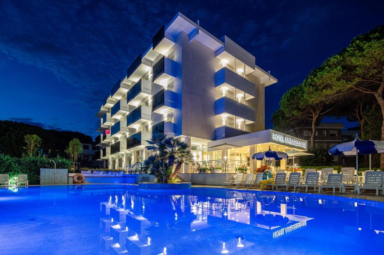 Hotel Ambassador Meuble Lignano Sabbiadoro Dış mekan fotoğraf
