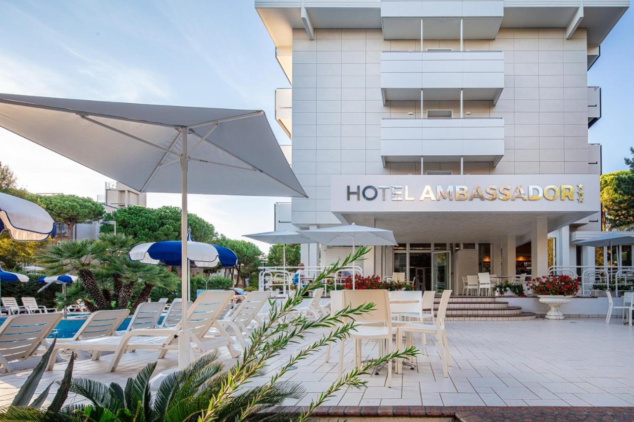 Hotel Ambassador Meuble Lignano Sabbiadoro Dış mekan fotoğraf