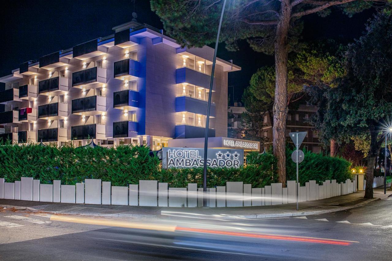 Hotel Ambassador Meuble Lignano Sabbiadoro Dış mekan fotoğraf