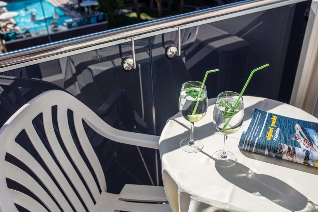 Hotel Ambassador Meuble Lignano Sabbiadoro Dış mekan fotoğraf