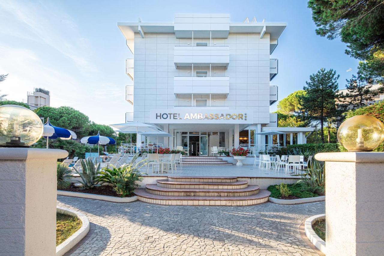 Hotel Ambassador Meuble Lignano Sabbiadoro Dış mekan fotoğraf