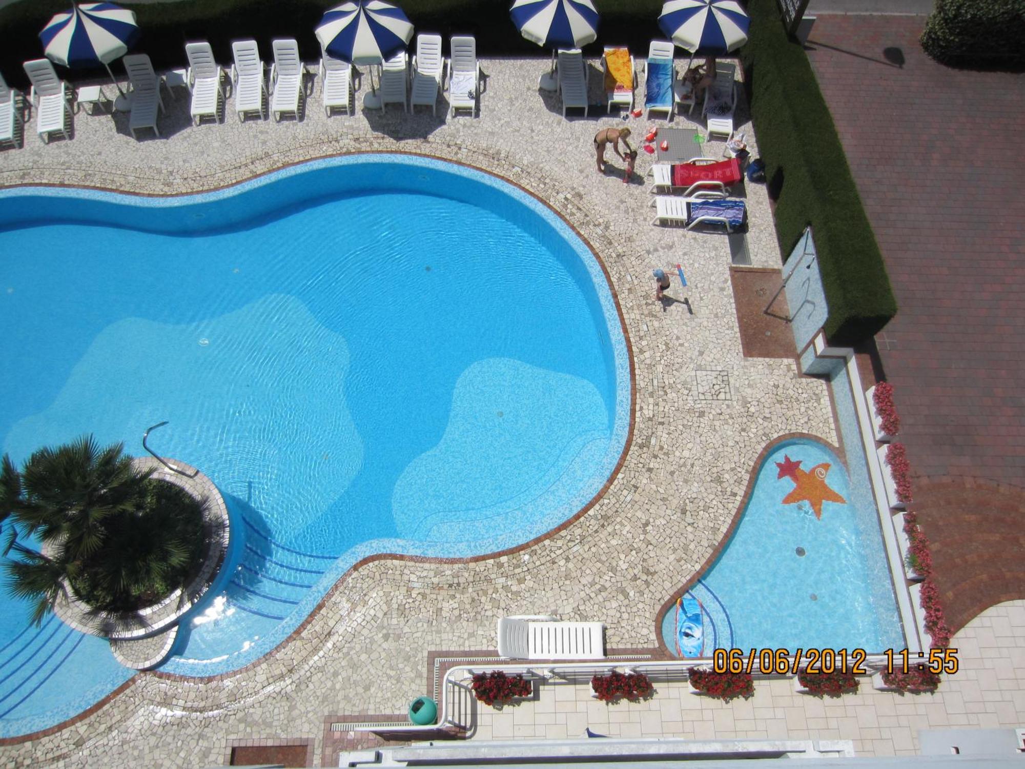 Hotel Ambassador Meuble Lignano Sabbiadoro Dış mekan fotoğraf