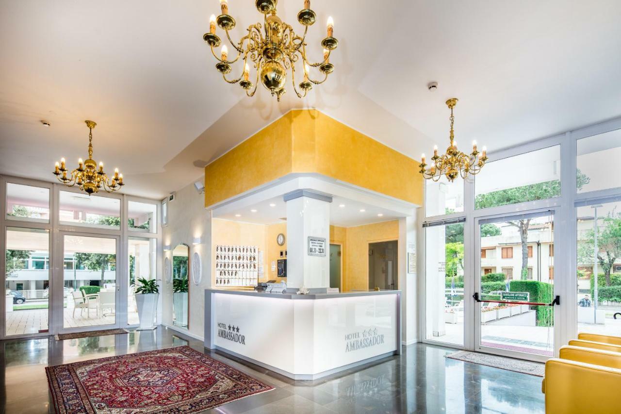 Hotel Ambassador Meuble Lignano Sabbiadoro Dış mekan fotoğraf
