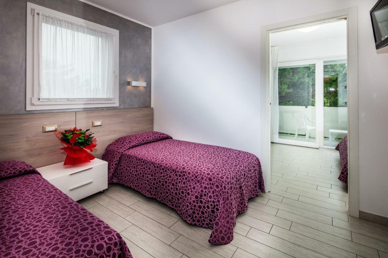 Hotel Ambassador Meuble Lignano Sabbiadoro Dış mekan fotoğraf