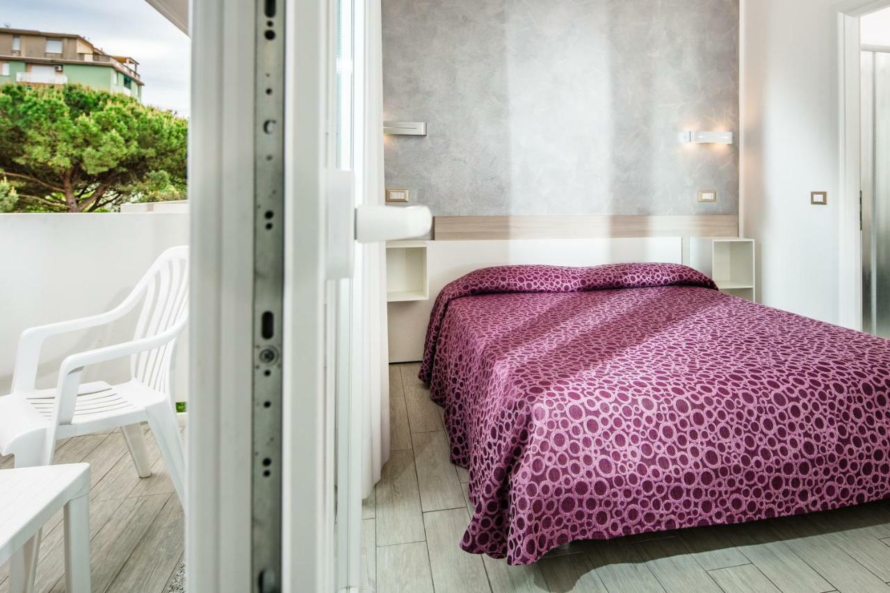 Hotel Ambassador Meuble Lignano Sabbiadoro Dış mekan fotoğraf