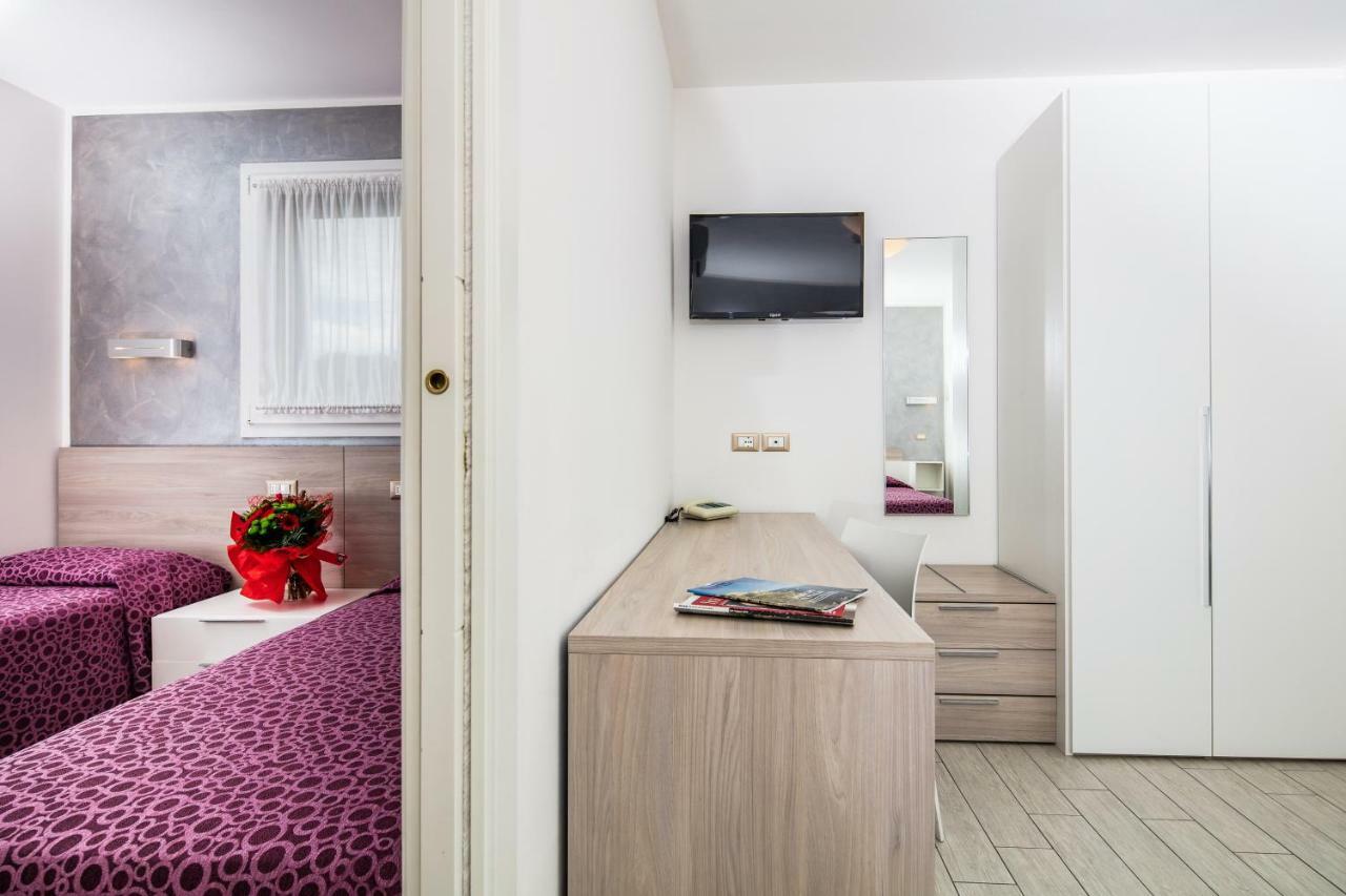 Hotel Ambassador Meuble Lignano Sabbiadoro Dış mekan fotoğraf