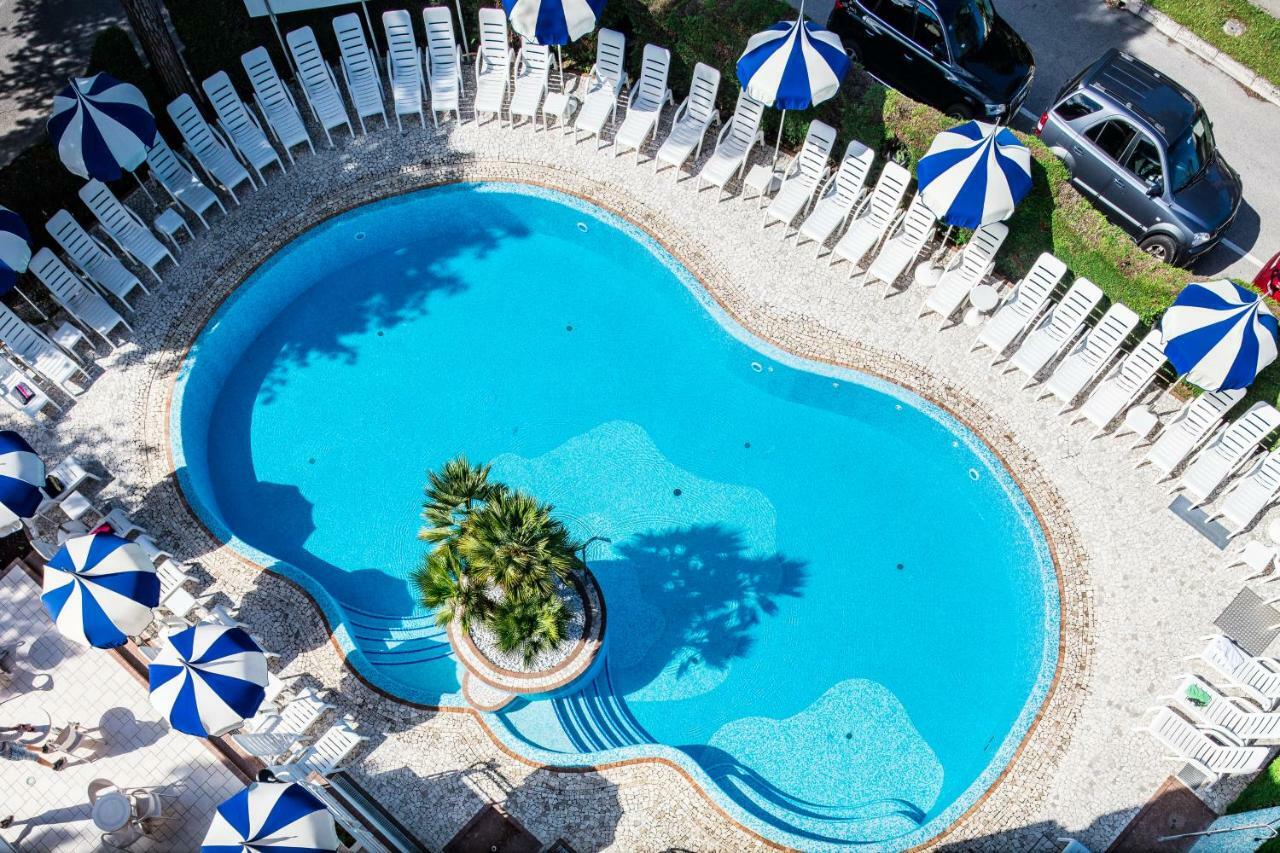 Hotel Ambassador Meuble Lignano Sabbiadoro Dış mekan fotoğraf