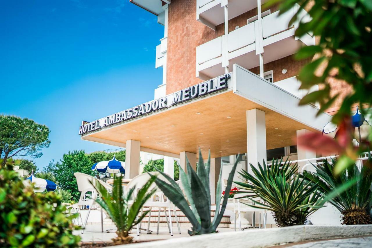 Hotel Ambassador Meuble Lignano Sabbiadoro Dış mekan fotoğraf